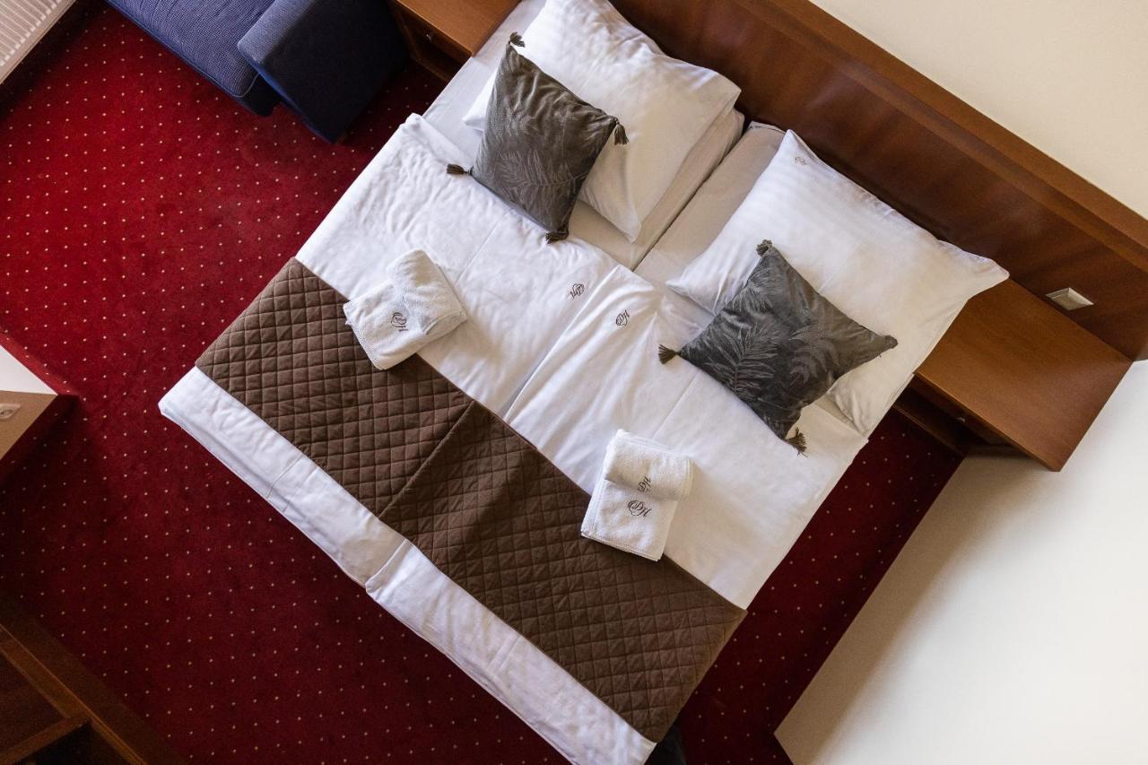 Hotel Diamond W Bialym Dworku Rumia Extérieur photo