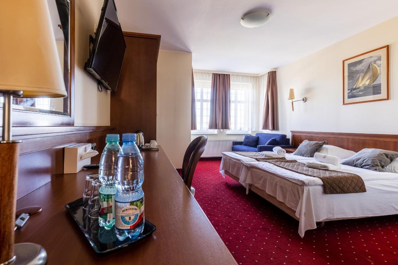 Hotel Diamond W Bialym Dworku Rumia Extérieur photo