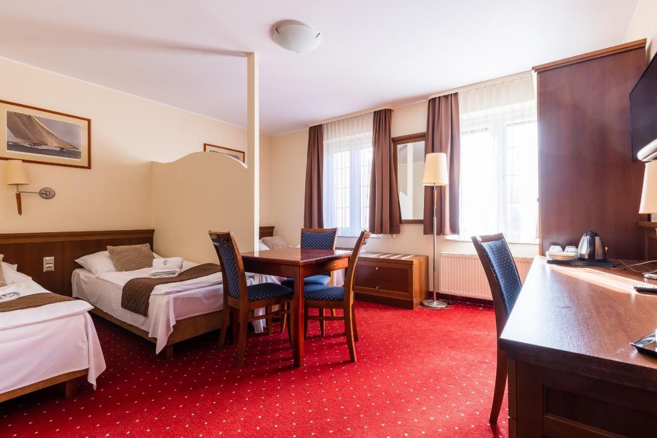 Hotel Diamond W Bialym Dworku Rumia Extérieur photo