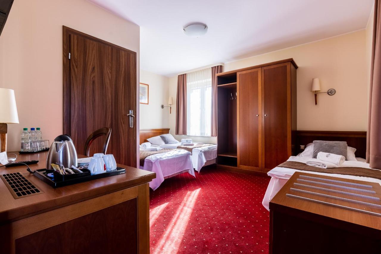 Hotel Diamond W Bialym Dworku Rumia Extérieur photo