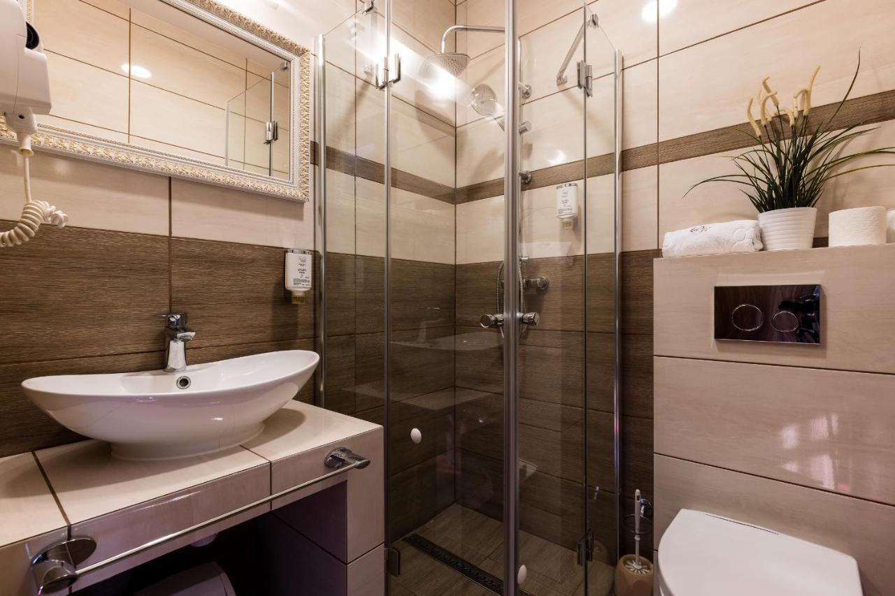 Hotel Diamond W Bialym Dworku Rumia Extérieur photo