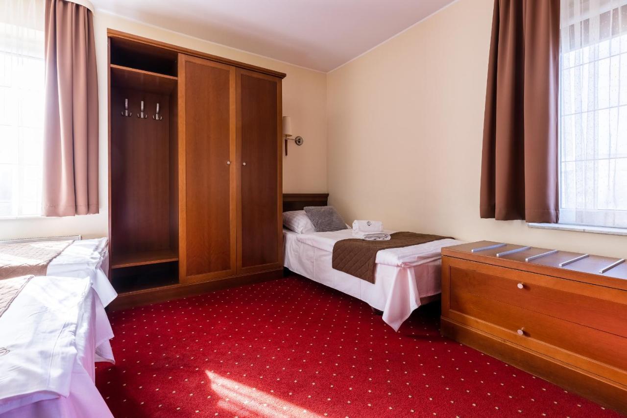 Hotel Diamond W Bialym Dworku Rumia Extérieur photo