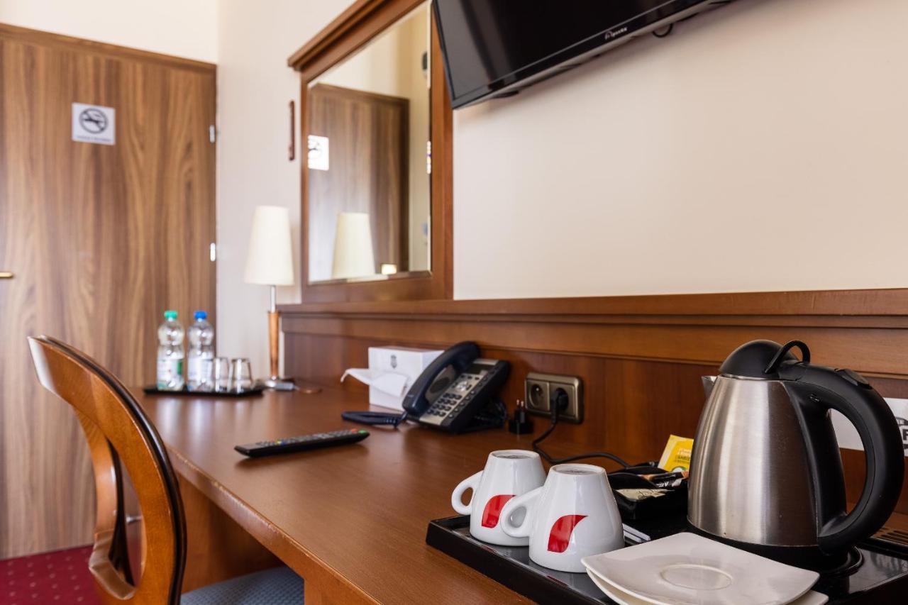 Hotel Diamond W Bialym Dworku Rumia Extérieur photo