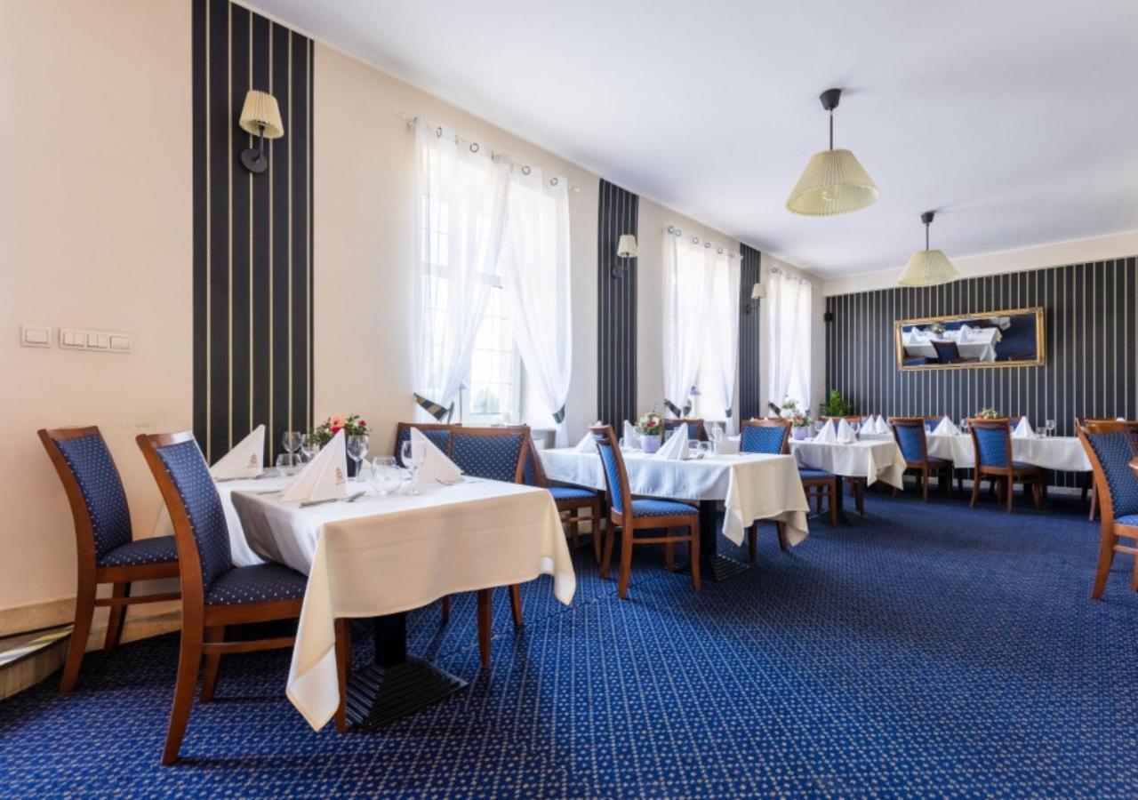 Hotel Diamond W Bialym Dworku Rumia Extérieur photo